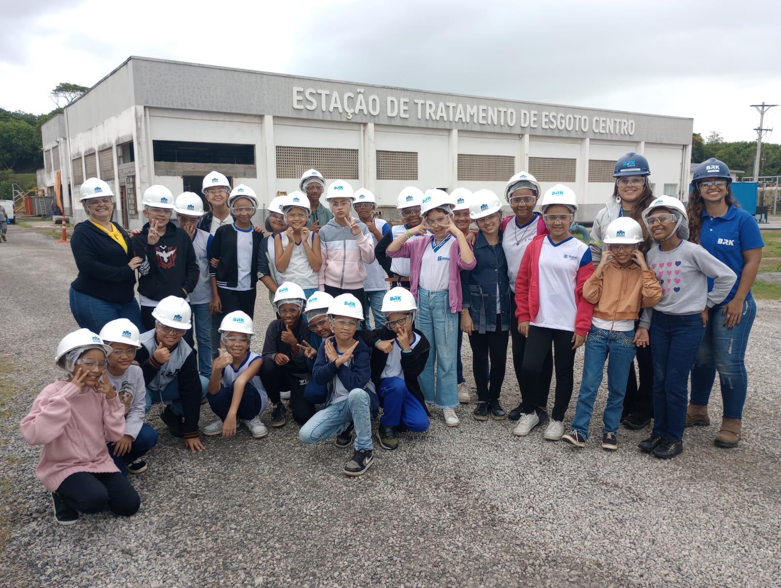 BRK recebe alunos de escolas públicas na Estação de Tratamento de Esgoto, em Macaé-RJ