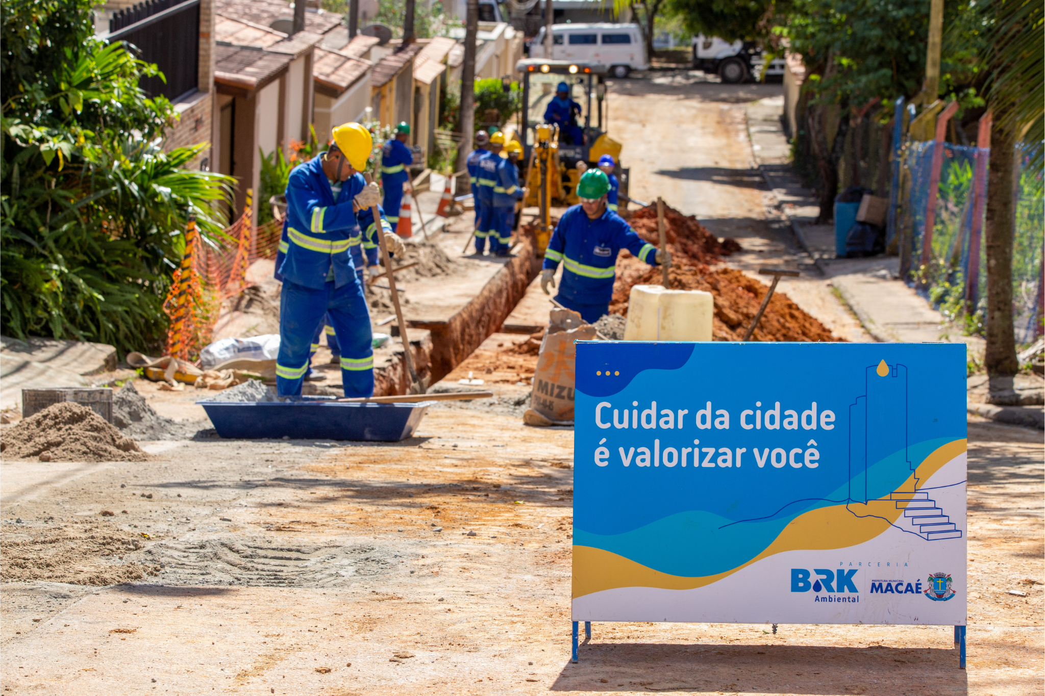BRK realiza manutenção em rede de esgoto e interdita via no bairro Cancela Preta, em Macaé-RJ