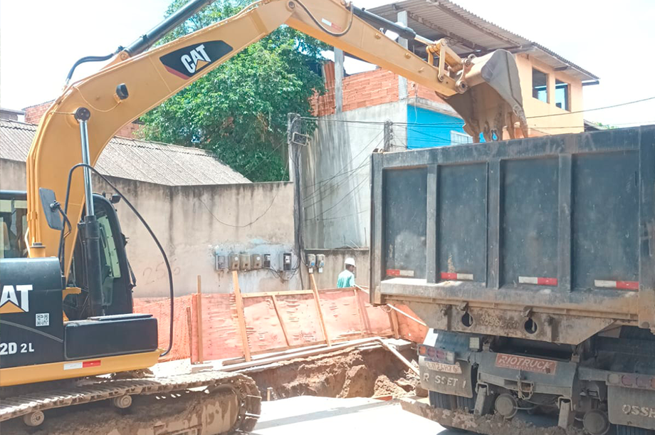 Aroeira, em Macaé-RJ, está recebendo novas estruturas para tratamento do esgoto, incluindo elevatórias e poços de visita que farão parte do sistema exclusivo de coleta