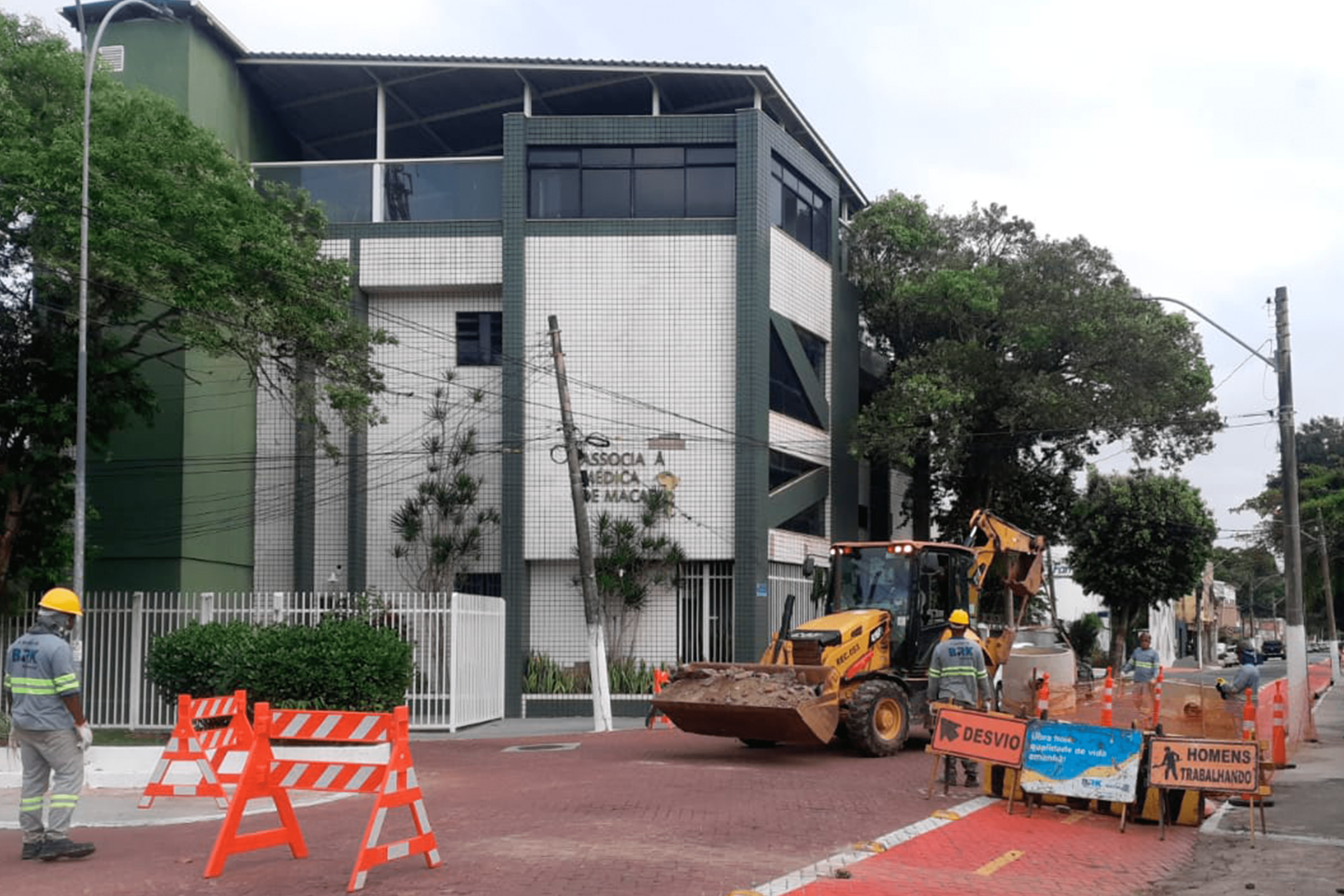 BRK avança com trabalhos para melhorias no sistema de esgoto na Rua da Igualdade, em Macaé-RJ