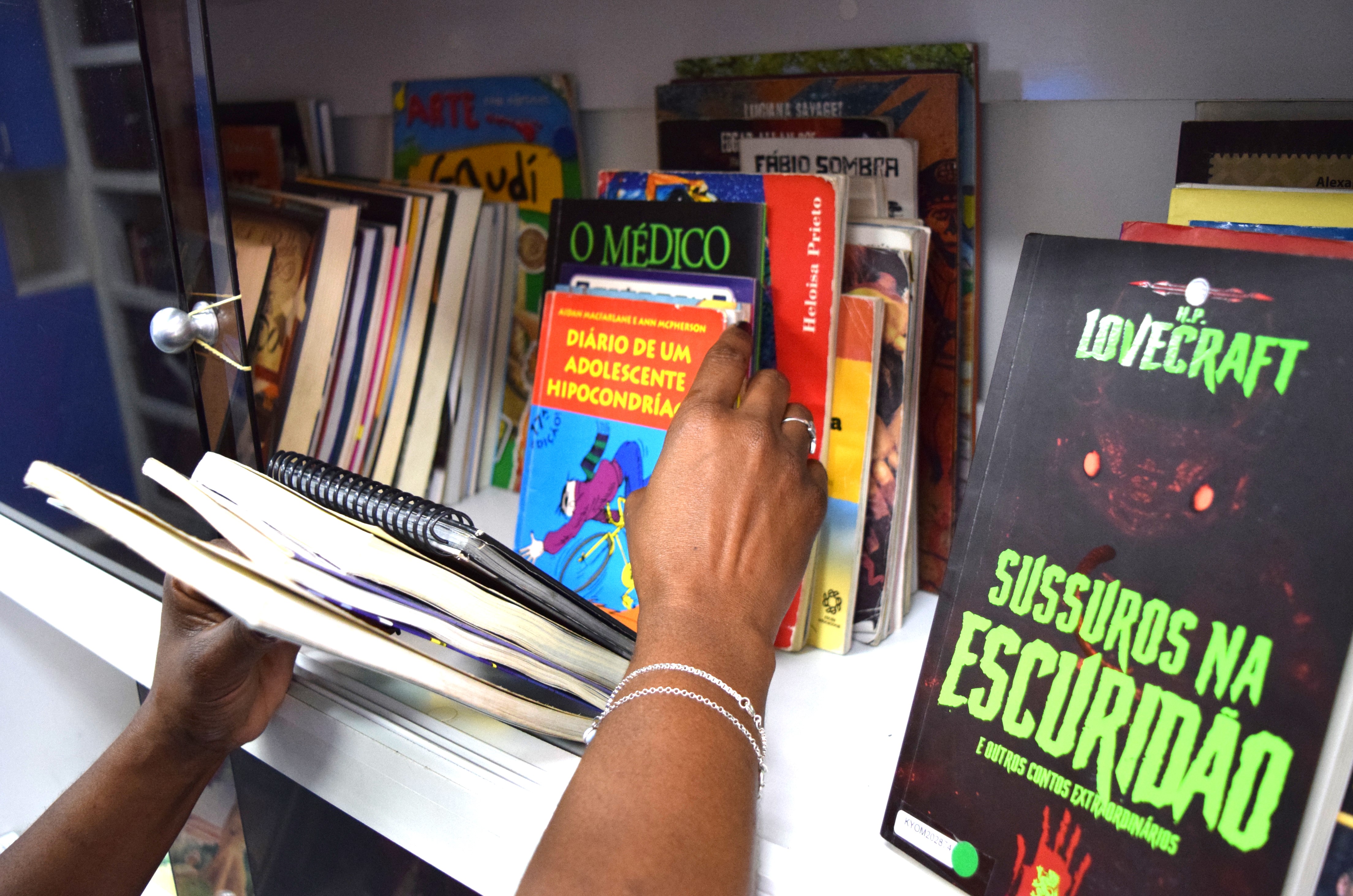 Livro nas Praças conta com mais de 2 mil livros, desde os infantis aos clássicos da literatura