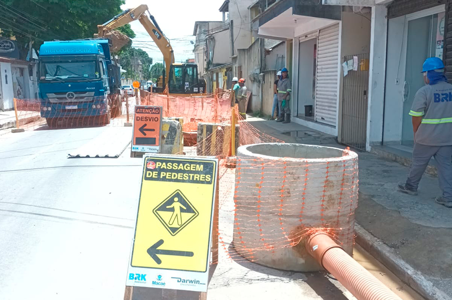 Mesmo com o feriado da Proclamação, BRK seguirá com os trabalhos para a ampliação do sistema exclusivo para coleta e tratamento de esgoto na Aroeira, em Macaé-RJ