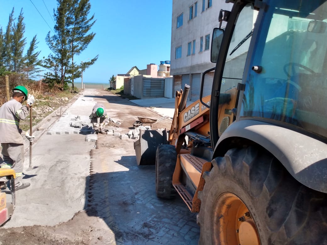 Secretaria de Obras faz reparos em elevatória de esgoto na praia