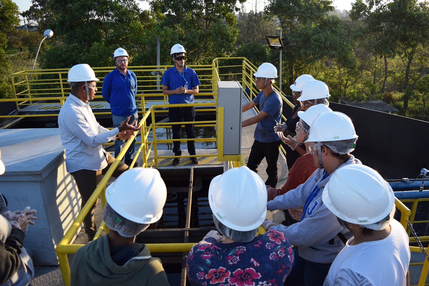 ALunos do NUPEM visitam estação de tratamento de esgoto em Macaé